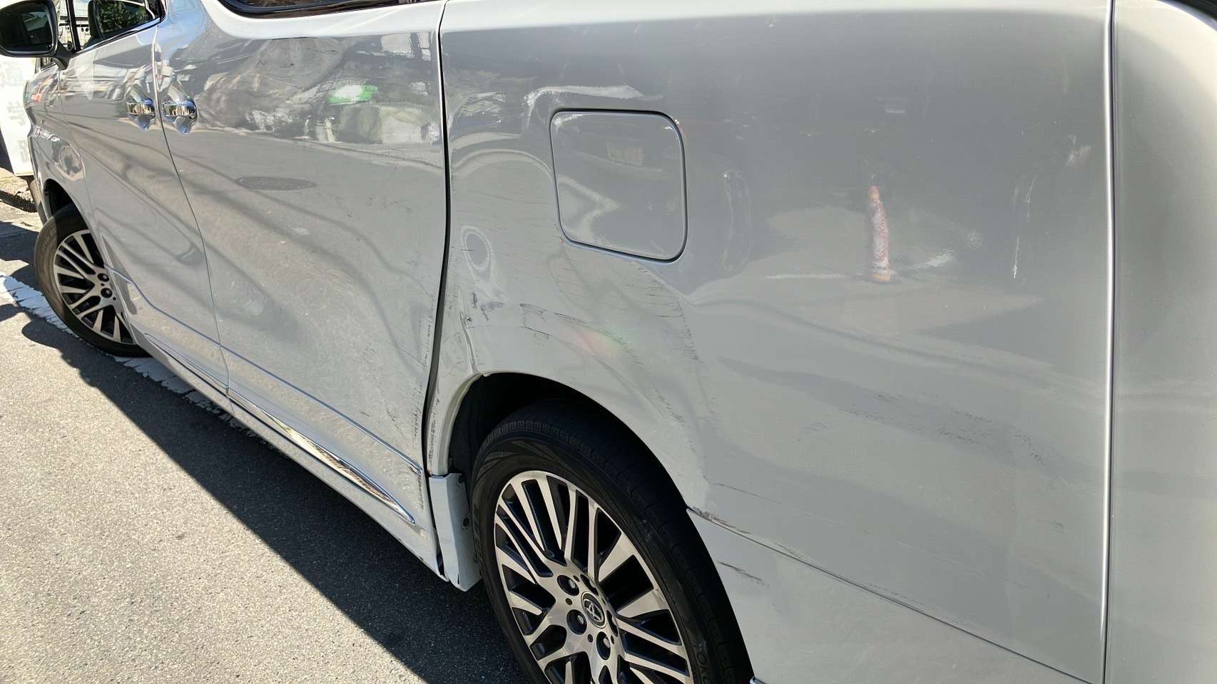 アルファード　鈑金塗装修理