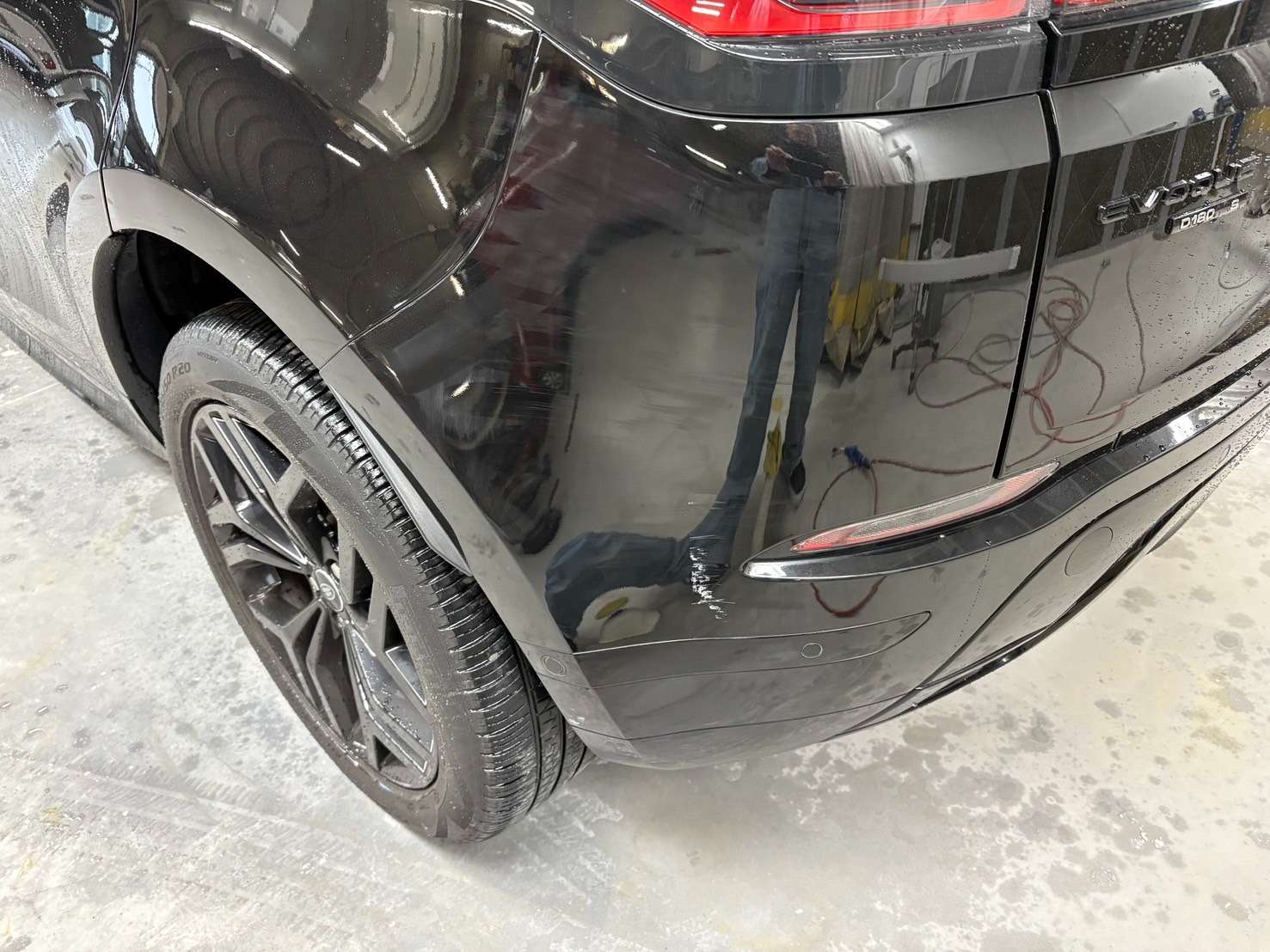 ランドローバー　ﾊﾞﾝﾊﾟｰ修理